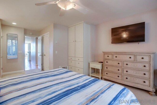 Building Photo - 190 Del Mar Shores Terrace