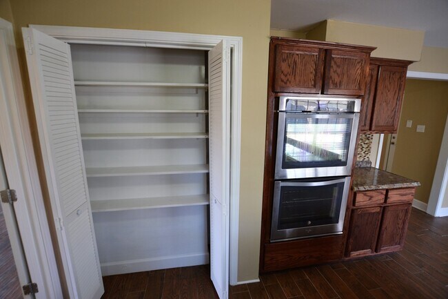 Building Photo - Newly Renovated 3 Bedroom Home in Sherwood...