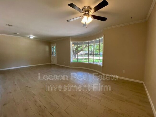 Building Photo - 2320 Melrose Ave