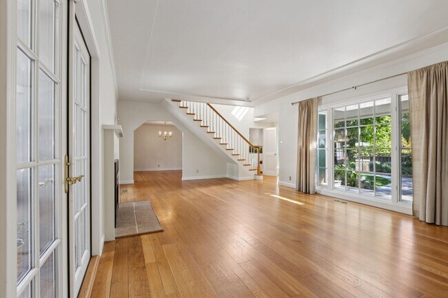 Building Photo - Beautifully Appointed Atherton Estate with Pool & Outdoor Entertaining