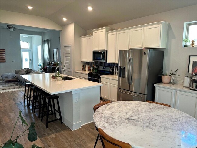 Building Photo - 8600 Cumbrae Ln