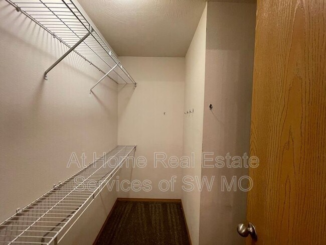 Building Photo - 1145 N Northwood Ave