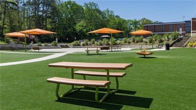 Building Photo - 3165 Dogwood Dr