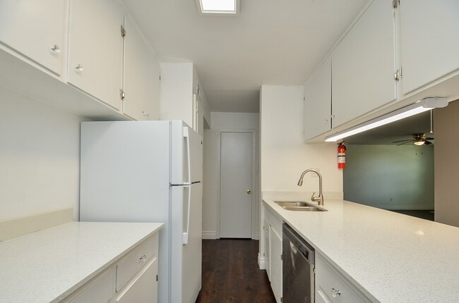 Building Photo - 8810 Ilona Ln