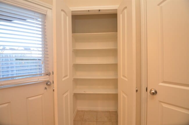 Building Photo - 8335 Columbia Forest Dr