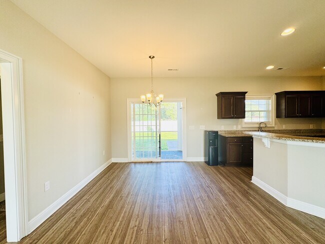 Building Photo - 211 Copperwood Lp