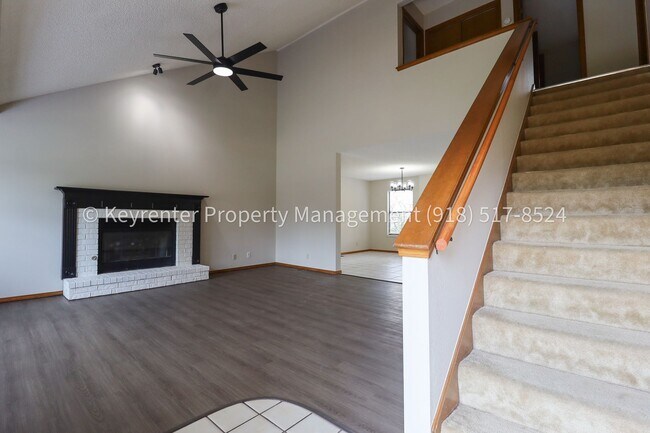Building Photo - Recently Updated 3 Bed 2.5 Bath in Bixby - Move in Ready!