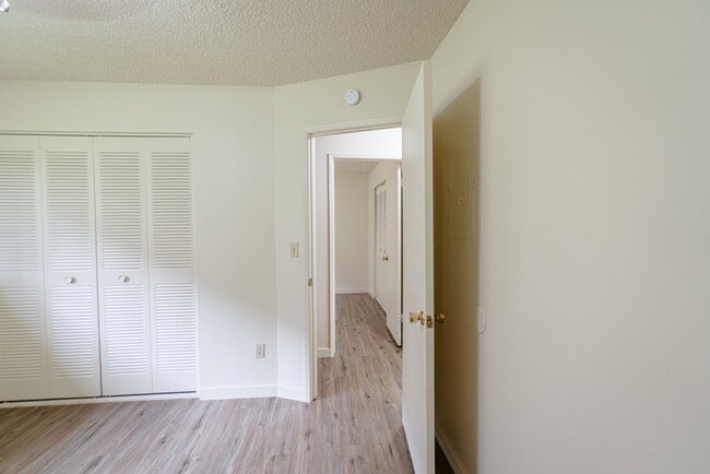 Building Photo - 1220 Fairview Dr