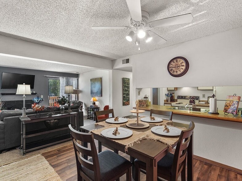 Kitchen and Dining Area - The Retreat at Woodridge Apartments