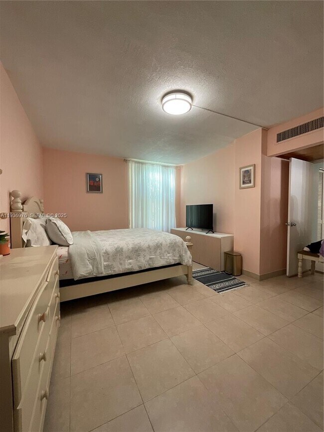 Building Photo - 820 NW 87th Ave