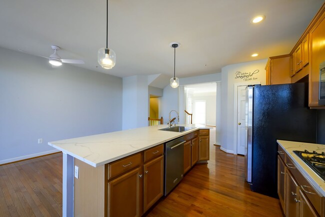 Building Photo - Luxury Living in the Villages of Urbana