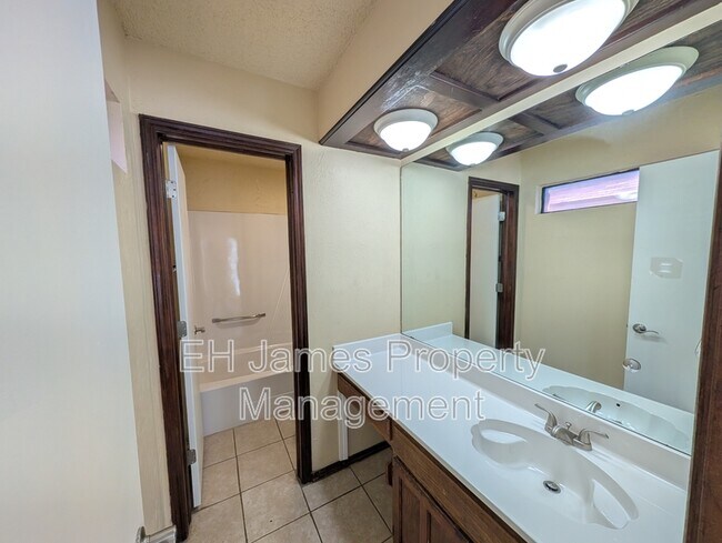 Building Photo - 1707 S 138th E Ave