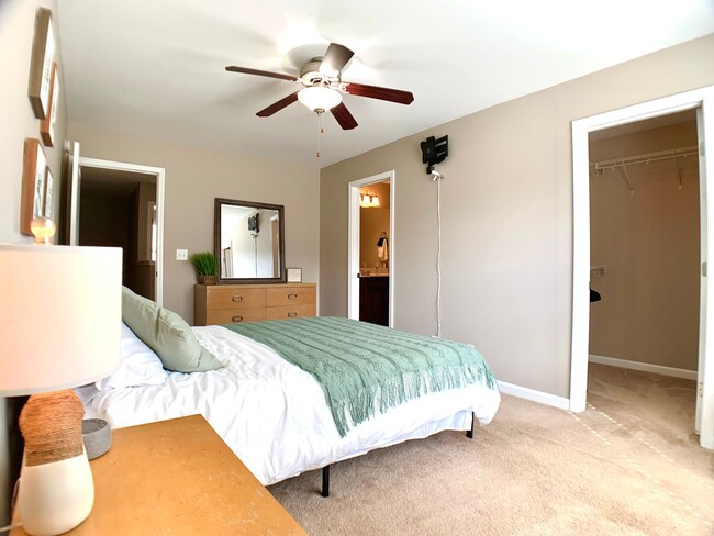 Building Photo - 308 Sam Houston Cir
