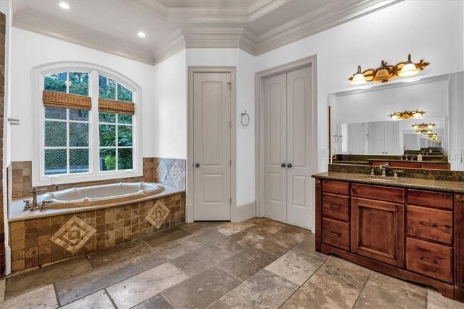 Building Photo - 115 Mount Paran Ridge