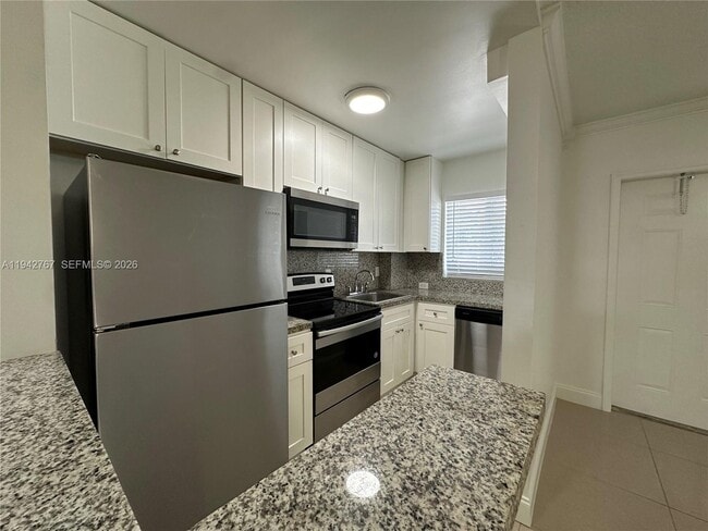 Building Photo - 1400 NE 56th St