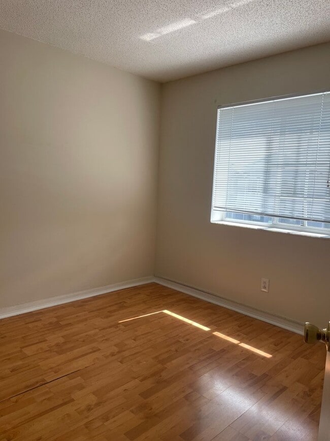 Building Photo - 4102 Waterside Island Ct
