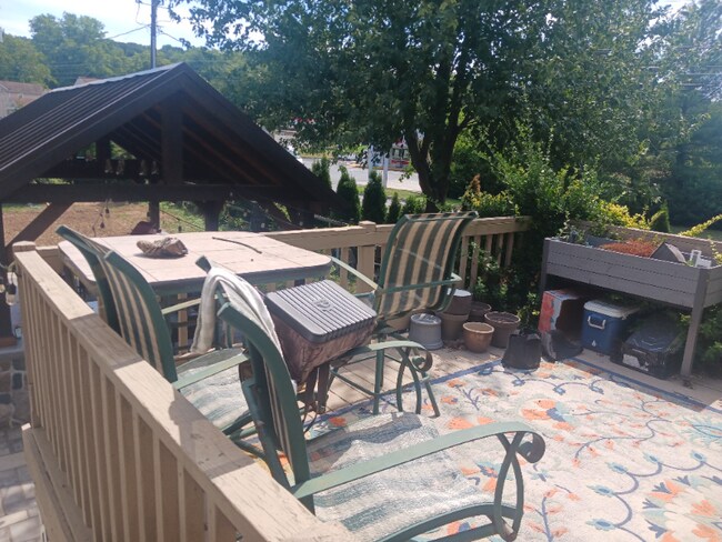 Building Photo - 801 Pinetree Way