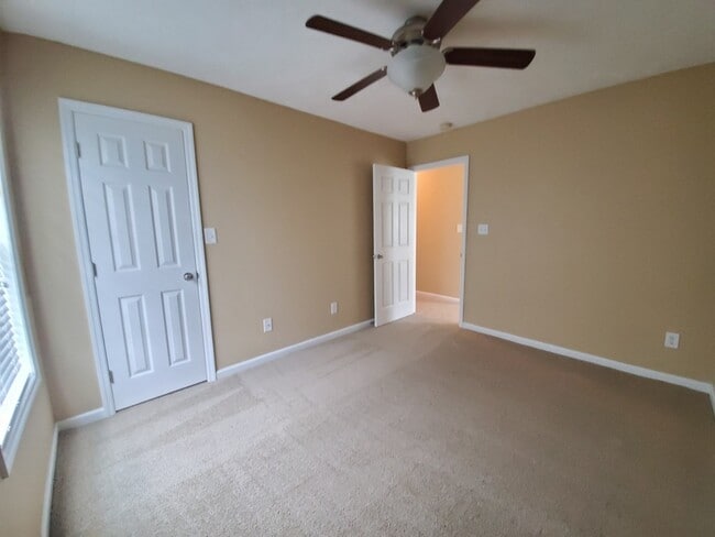 Building Photo - 102 Kennedy Dr