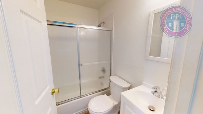 Building Photo - LAKE OSWEGO - FIRST ADDITION  / SINGLE LEVEL, NEWLY UPDATED, BASEMENT & GARAGE