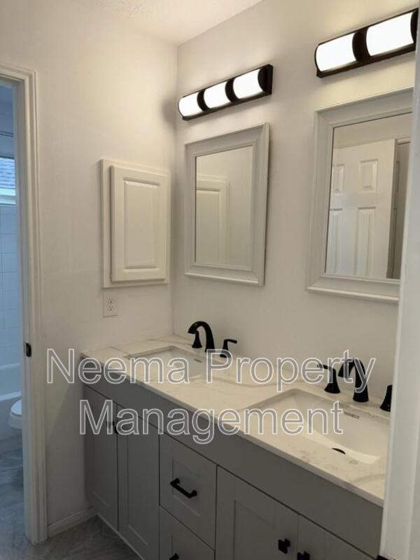 Building Photo - 3230 Vanity Dr