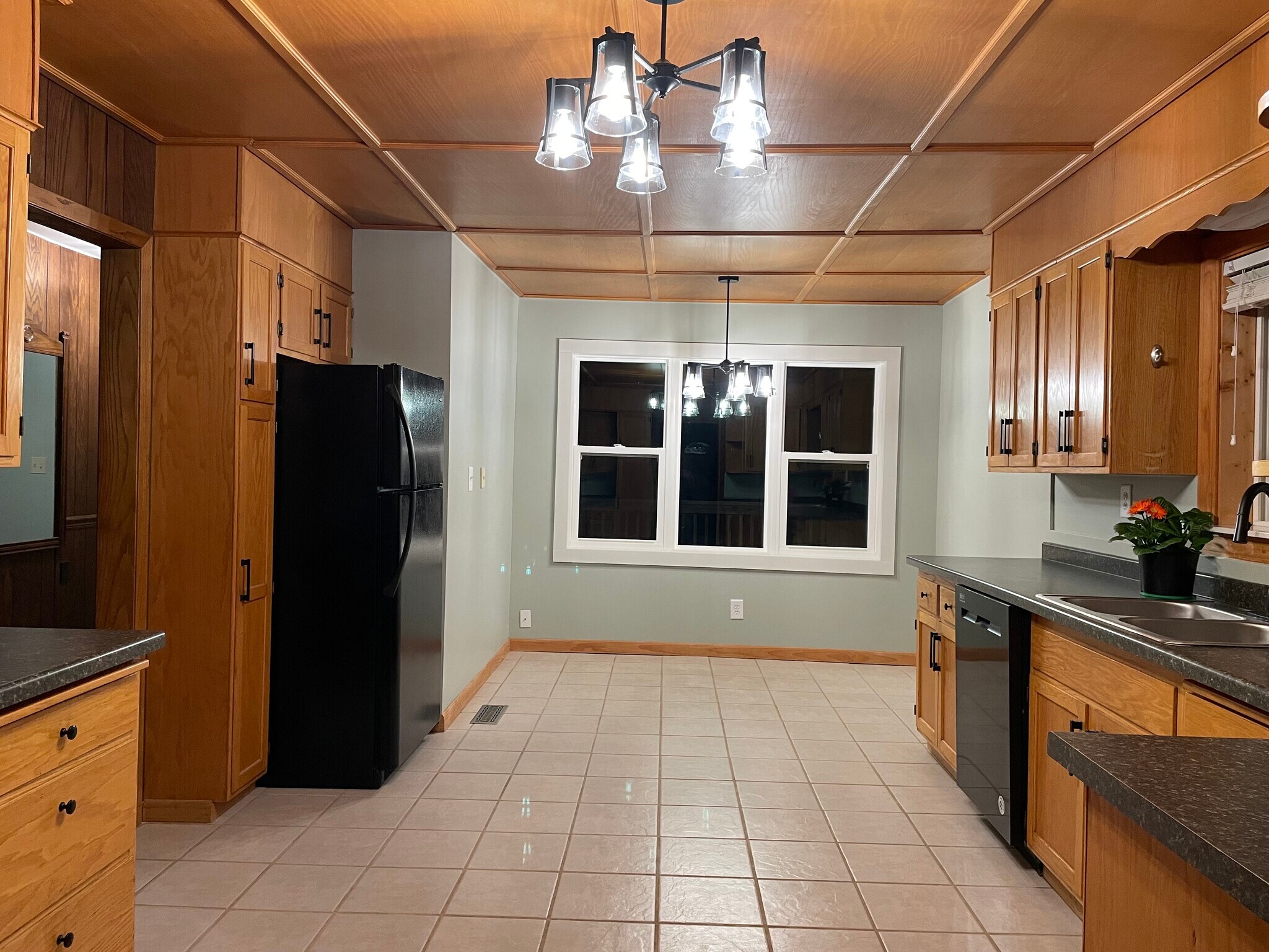 Building Photo - 5185 Samuelson Rd