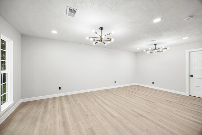 Building Photo - 4626 Holly St