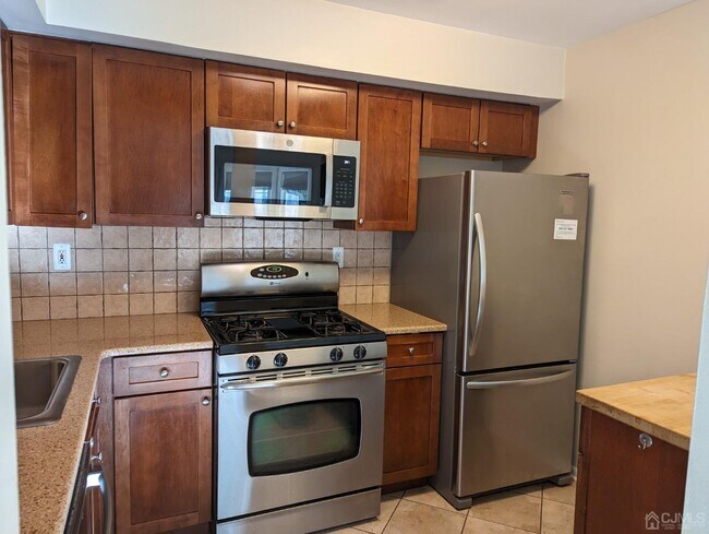 Building Photo - 206 Salem Ct