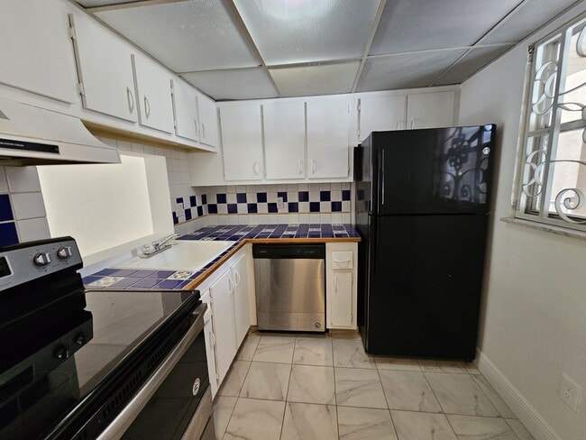 Building Photo - 2800 NW 56th Ave