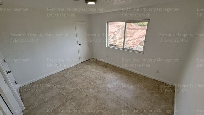 Building Photo - 2 bedroom 1.5 bathroom townhome (Move In Special Available OAC)