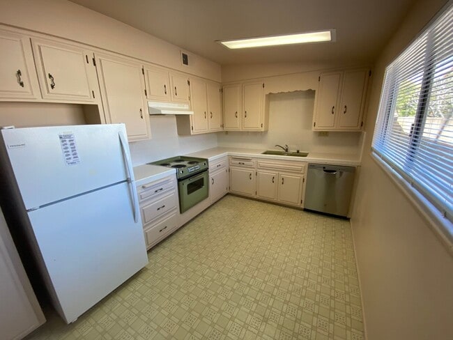 Building Photo - 1205 Lela Ln