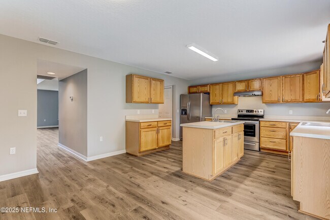 Building Photo - 172 King Arthur Ct