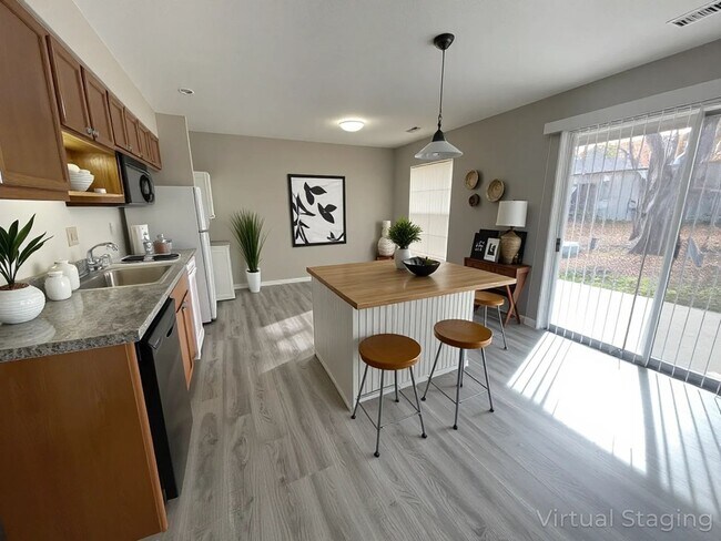 Building Photo - 30 Fall Creek Dr