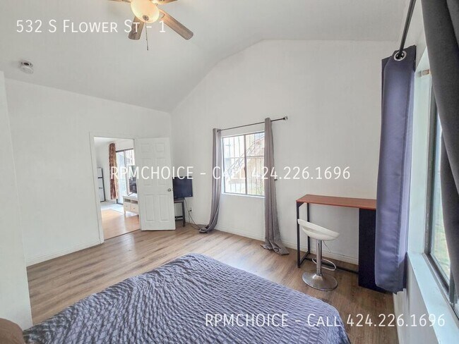 Building Photo - 532 S Flower St