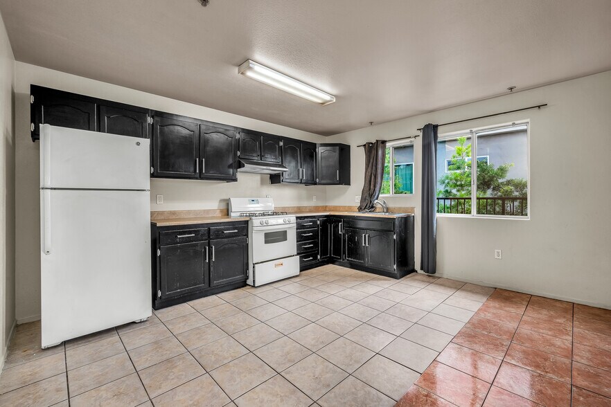 Building Photo - 5231 Huntington Dr N