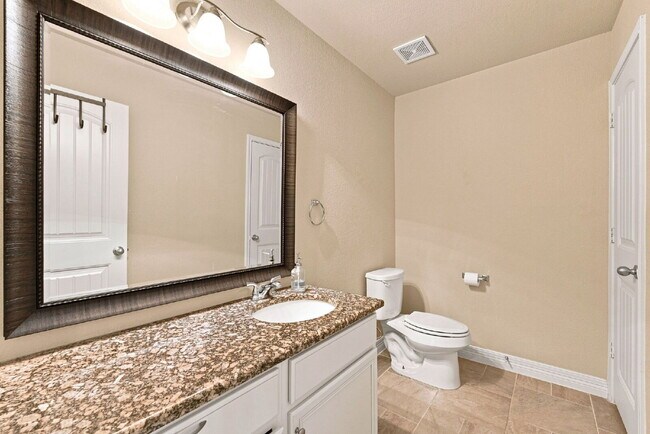 Building Photo - 8951 Highland Dawn