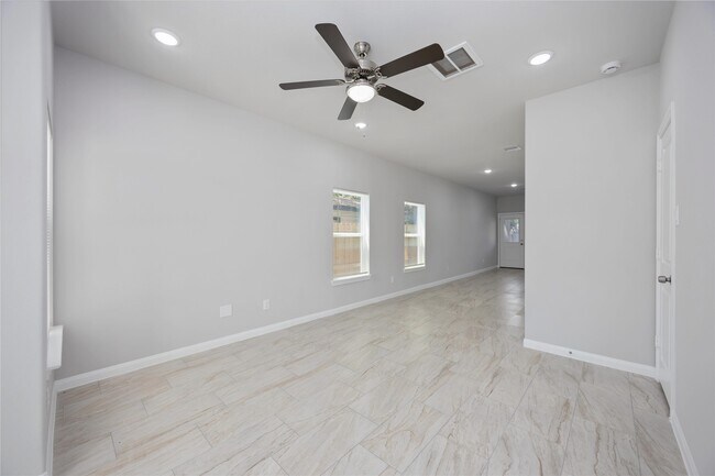 Building Photo - 7987 Chateau St