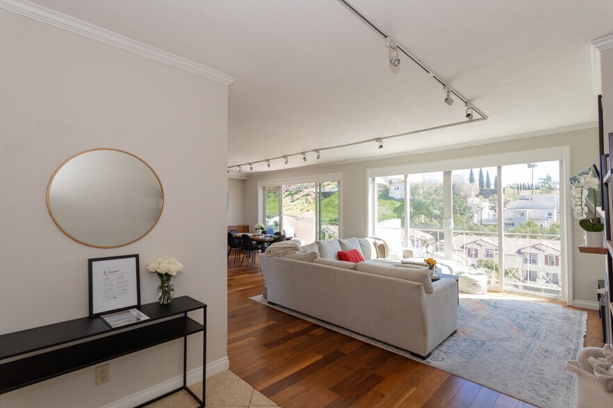 Building Photo - 3217 Columbia St