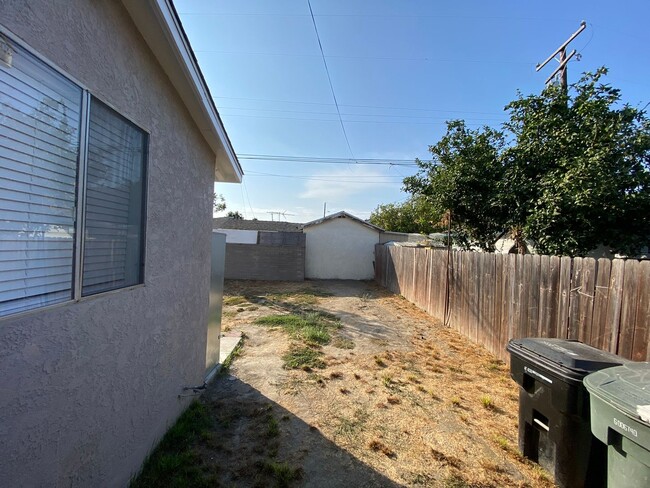 Building Photo - Charming 3-Bedroom Home in Paramount – Ful...