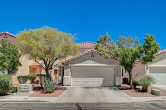 Building Photo - Stunning Southern Highlands Two Story