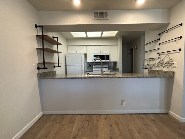 Building Photo - Springdale Condo