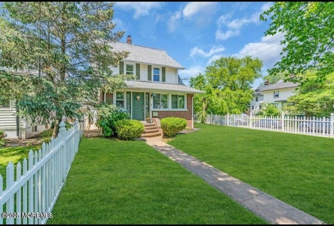 Building Photo - 208 E Bergen Pl