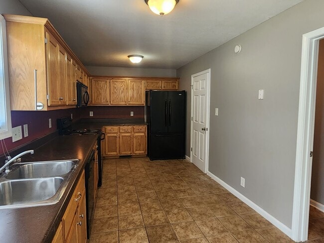 Building Photo - $1650 4 Bedroom 2.5 Bath Gorgeous Oak Grov...
