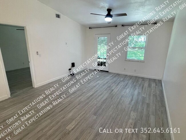 Building Photo - Modern 2 Bedroom 2 Bathroom Duplex