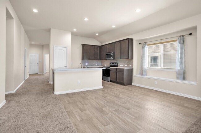 Building Photo - 223 Shoreview Dr