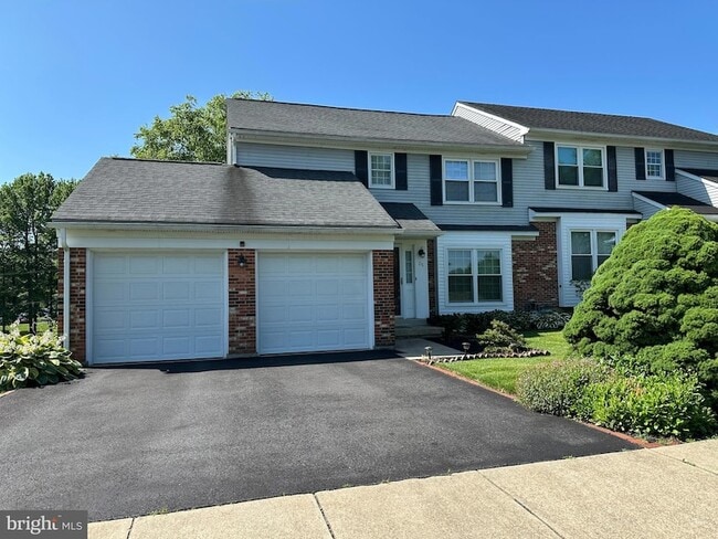 Primary Photo - 25 Green Meadow Ct