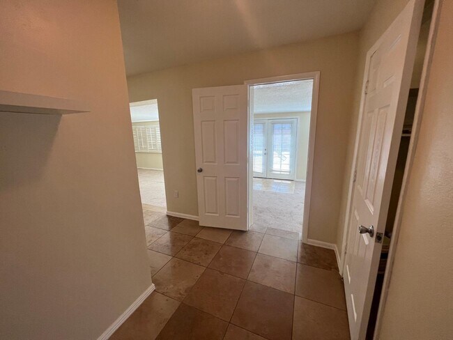 Building Photo - 7417 E Cambridge Ave