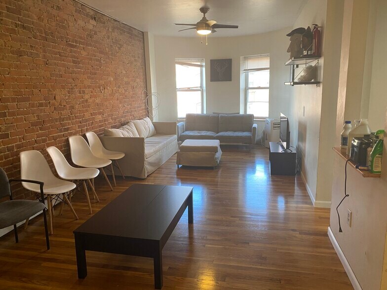 Building Photo - 606 Columbus Ave