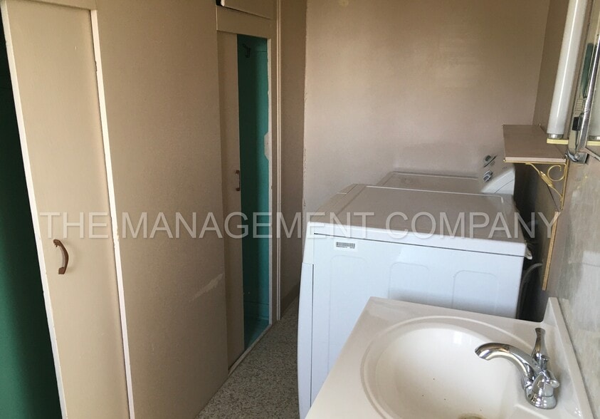 Building Photo - 2327 E 3700 N