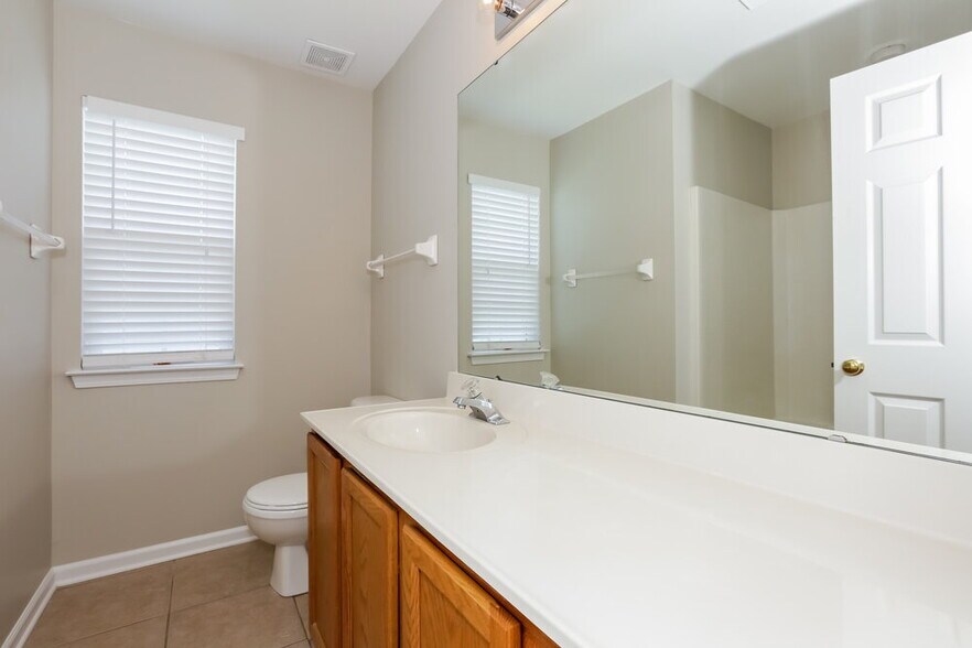 Building Photo - 1020 Duck Point Dr