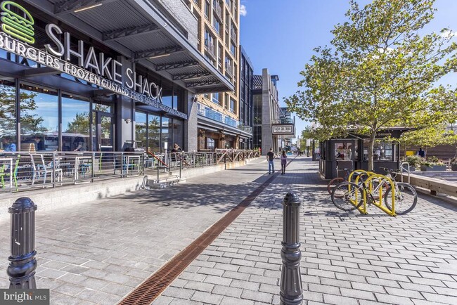 Building Photo - 1425 4th St SW